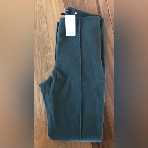 NWT Banana RepublicWomen’s olive green side zip/ankle zip pants, size 0